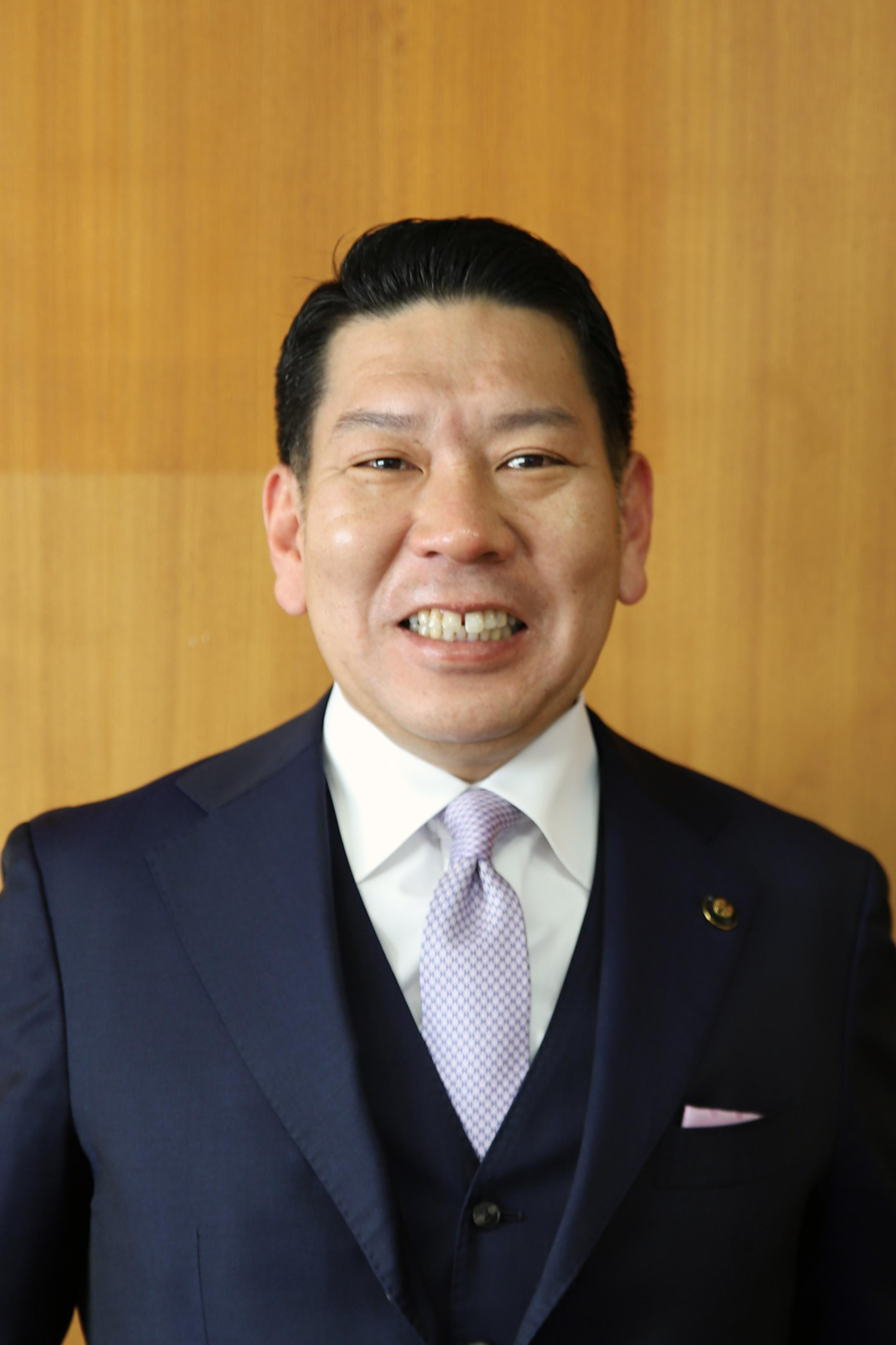 市長新宣材R8_ (1).jpg