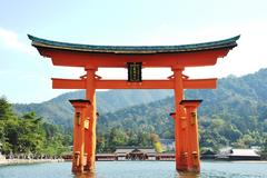 日本三景(宮島・嚴島神社大鳥居と社殿).jpeg