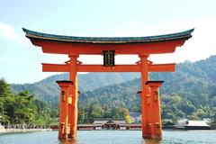 日本三景（宮島・嚴島神社大鳥居と社殿）.jpeg