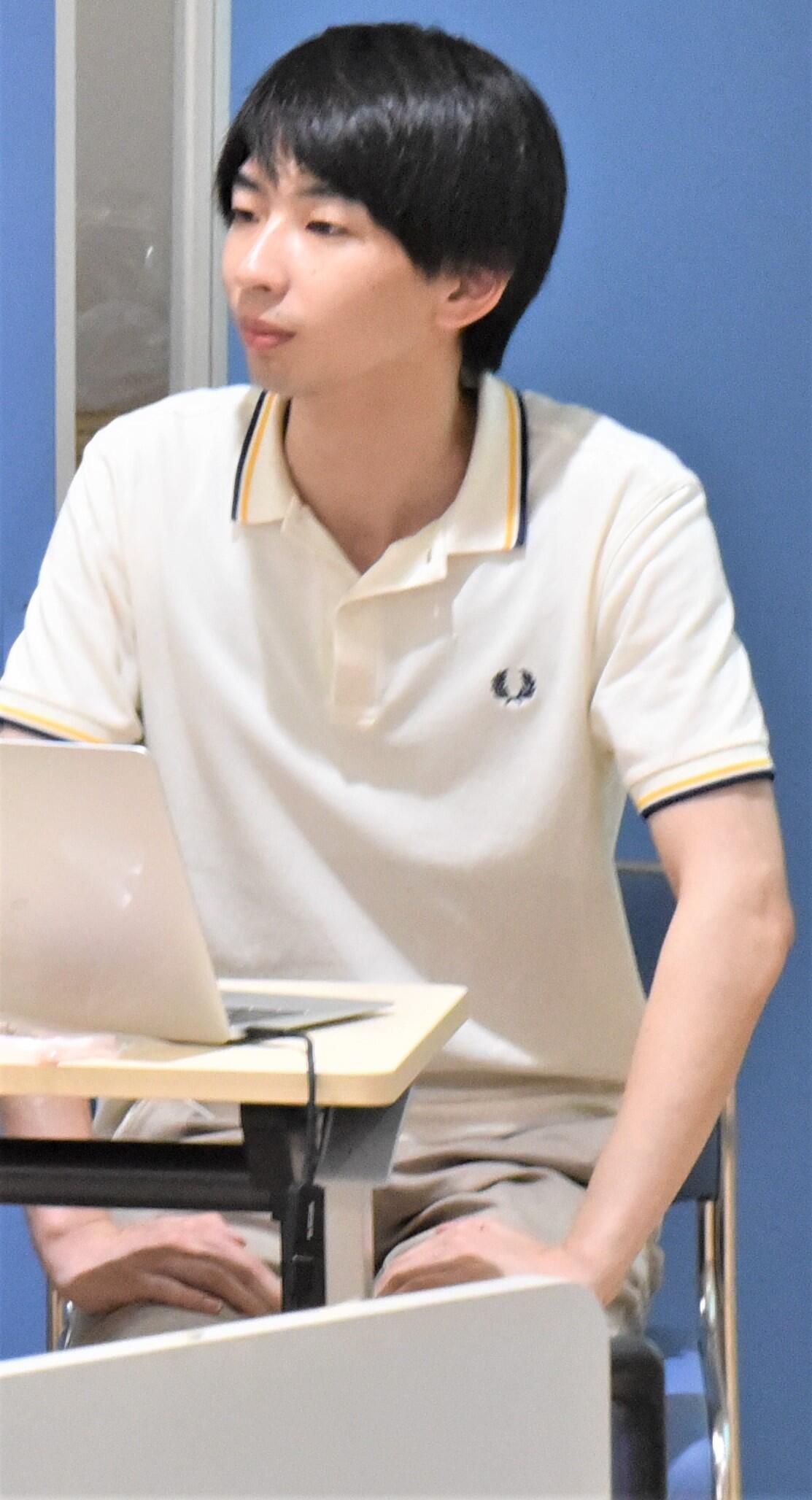 特別講師青木遥人顔写真.JPG