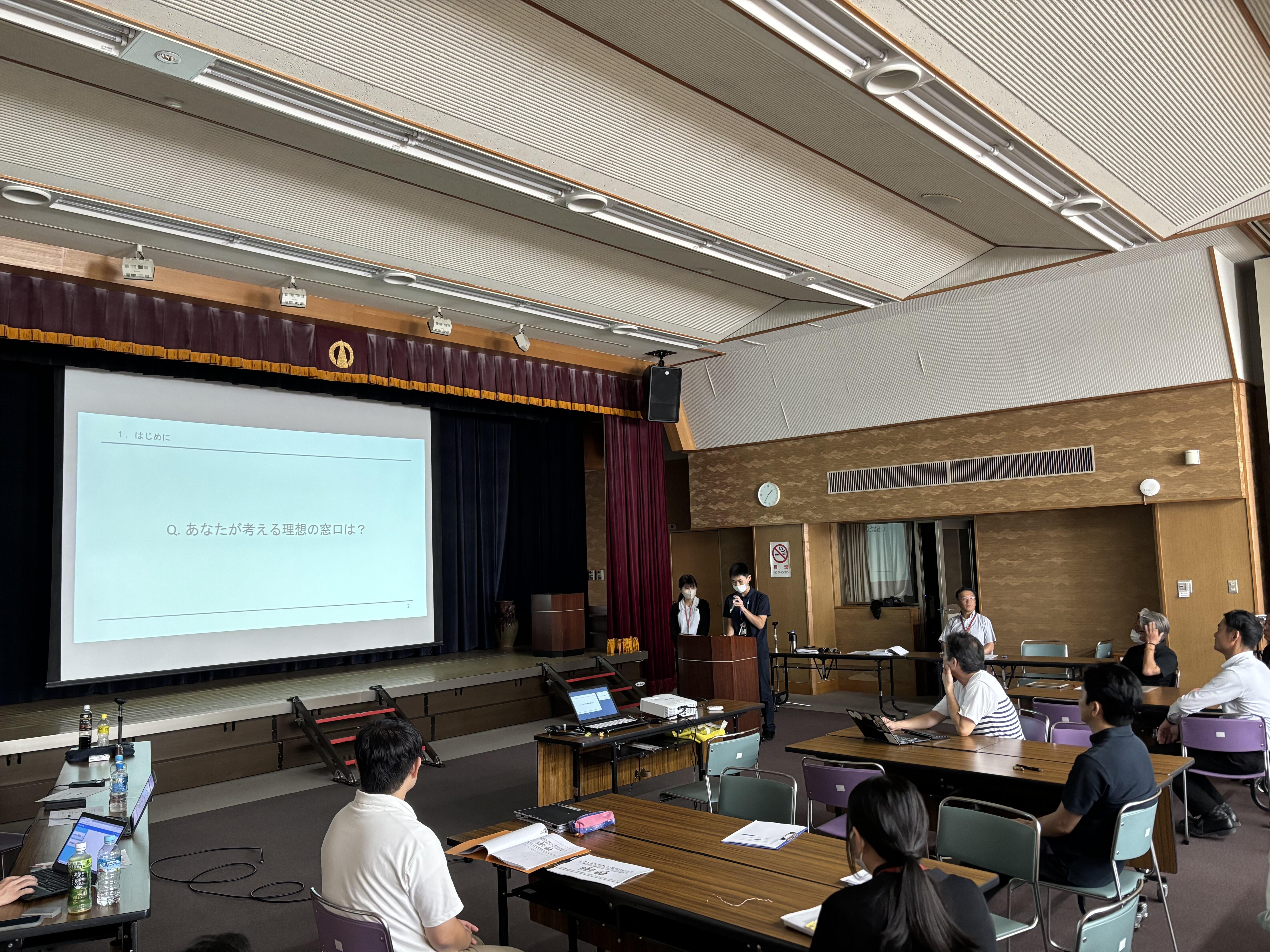 中間報告会の様子.jpeg